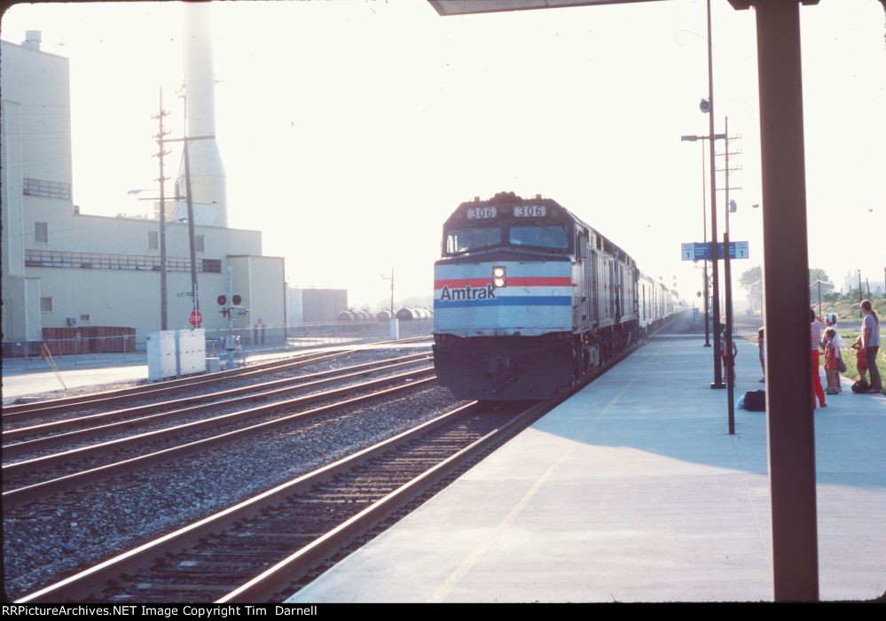 AMTK 306 arrives on train 40/440